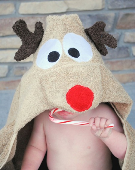 30. Rudolph Hooded Towel #Christmas #gifts #decorhomeideas