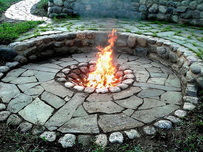 20. Rustic Natural Stone Fire Pit #sunken #firepit #decorhomeideas