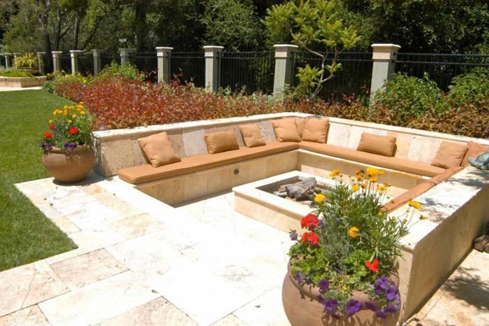 23. Sleek Square Sunken Fire Pit with Stone Seats #sunken #firepit #decorhomeideas