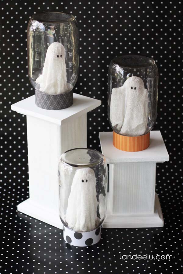 41. Spooky Ghost-Themed Halloween Mason Jar #halloween #masonjar #crafts #decorhomeideas