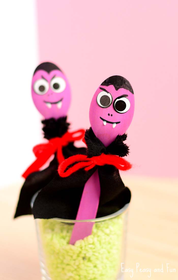 44. Spooky Halloween Craft Design: Vampire Spoons #halloween #crafts #kids #decorhomeideas