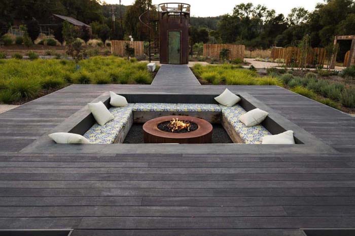 30. Sunken Metal Fire Pit with Recessed Wraparound Seats #sunken #firepit #decorhomeideas