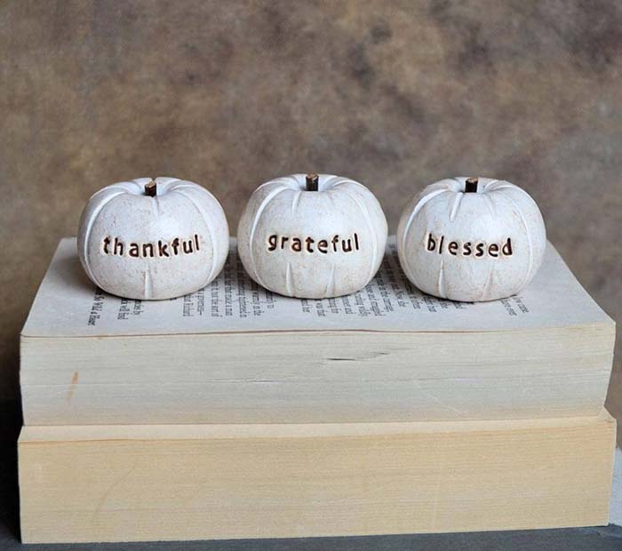32. Thankful, Grateful, Blessed Mini Pumpkin Trio #thanksgiving #decor #decorhomeideas