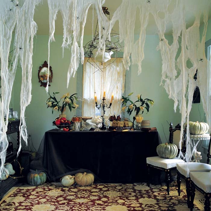 35. The Abandoned House #halloween #party #decor #decorhomeideas