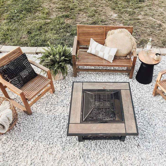 30. Traditional Wood-Slat Fire Pit Seating Area #firepit #seating #decorhomeideas