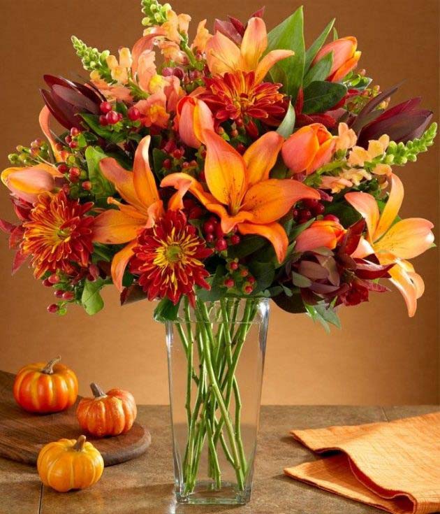 29. Transparent Vase Centerpiece #fallflowers #arrangements #decorhomeideas