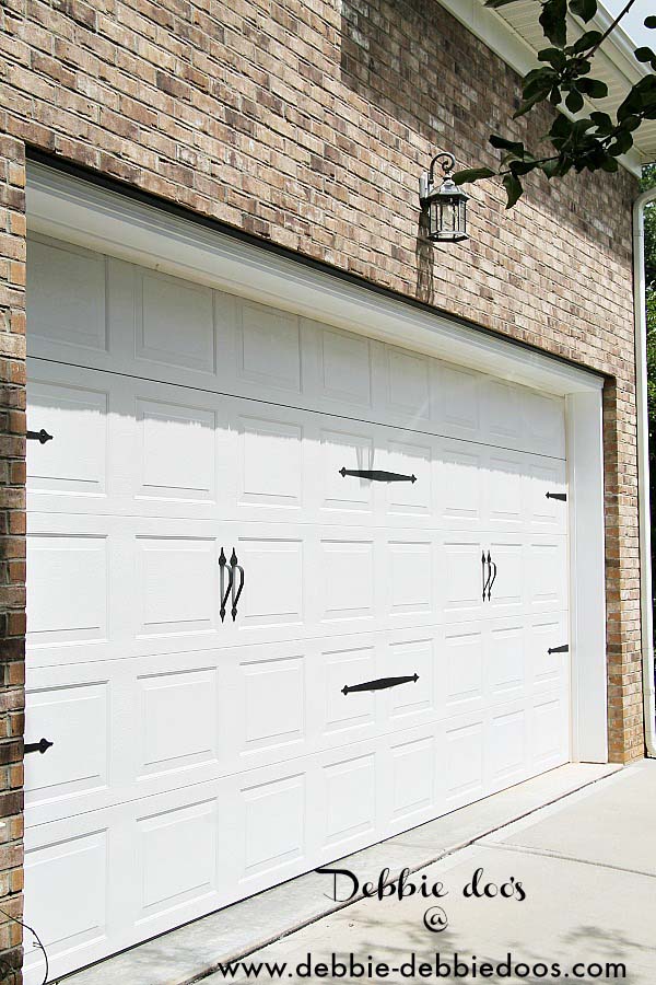 Update Garage Door for UNDER $40 #cheap #landscaping #decorhomeideas