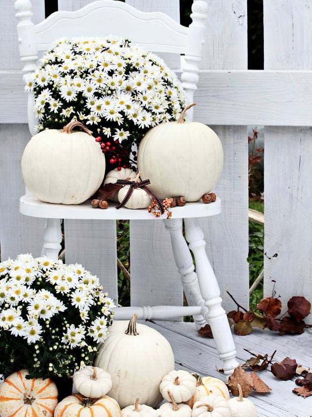 25. Use Pumpkins for Fall Decorating #cheapfalldecor #diy #decorhomeideas
