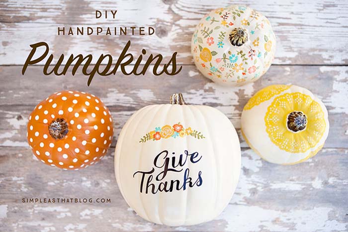 38. Whimsical Orange and White Painted Pumpkins #thanksgiving #decor #decorhomeideas