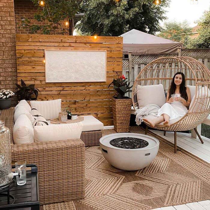 31. Wicker Sofa and Cage Seat with Bowl-Style Fire Pit #firepit #seating #decorhomeideas