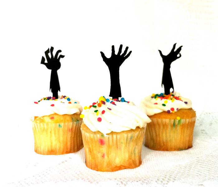26. Zombie Hand Cupcake Decorations #halloween #decor #decorhomeideas