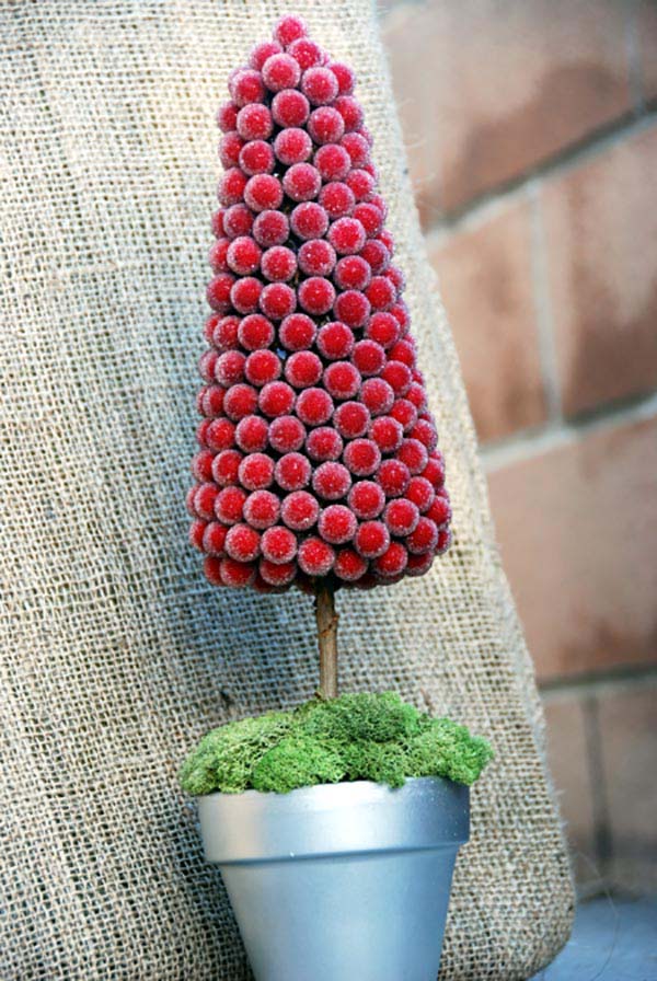 Berry Tree Topiary #diy #christmastree #decorhomeideas