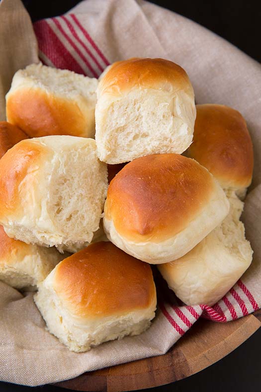 Big Soft and Fluffy One-Hour Dinner Rolls #christmas #dinner #decorhomeideas