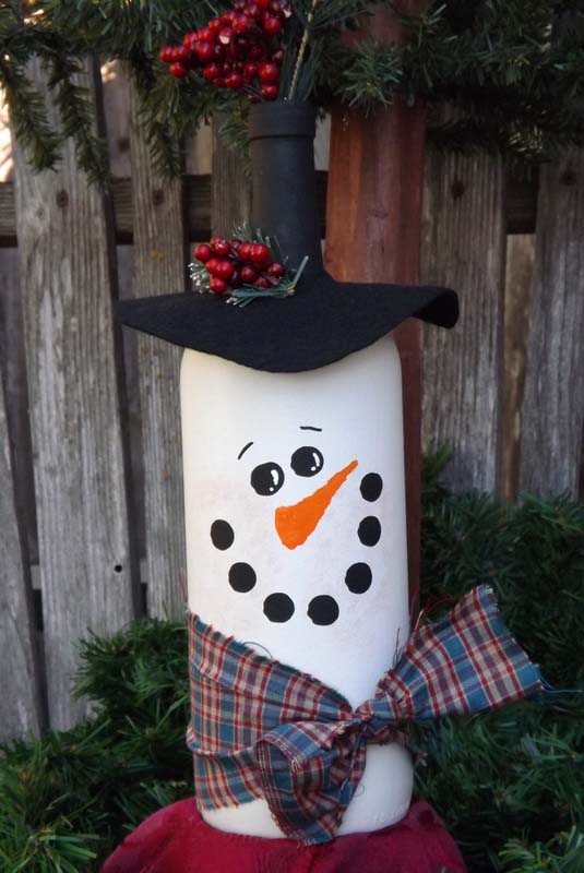 Bottle Snowman #christmas #winebottle #decorhomeideas