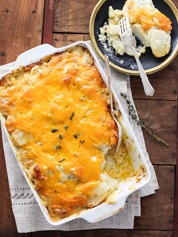 Cheesy Scalloped Potatoes #christmas #dinner #decorhomeideas