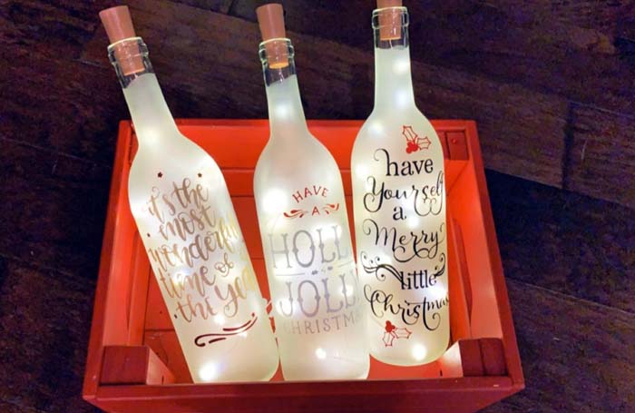 Christmas Lighted Wine Bottle #christmas #winebottle #decorhomeideas