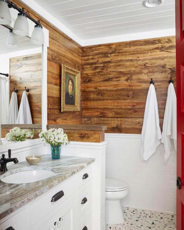 Classy Cabin Style Bathroom #rusticdecor #shiplap #decorhomeideas