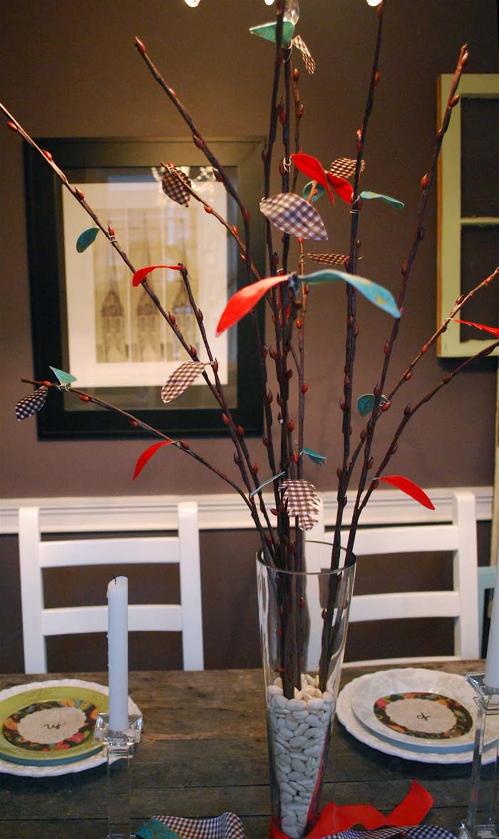 Colorful Tree Branch Centerpiece with Bright Paper Leaves #thanksgiving #centerpieces #decorhomeideas