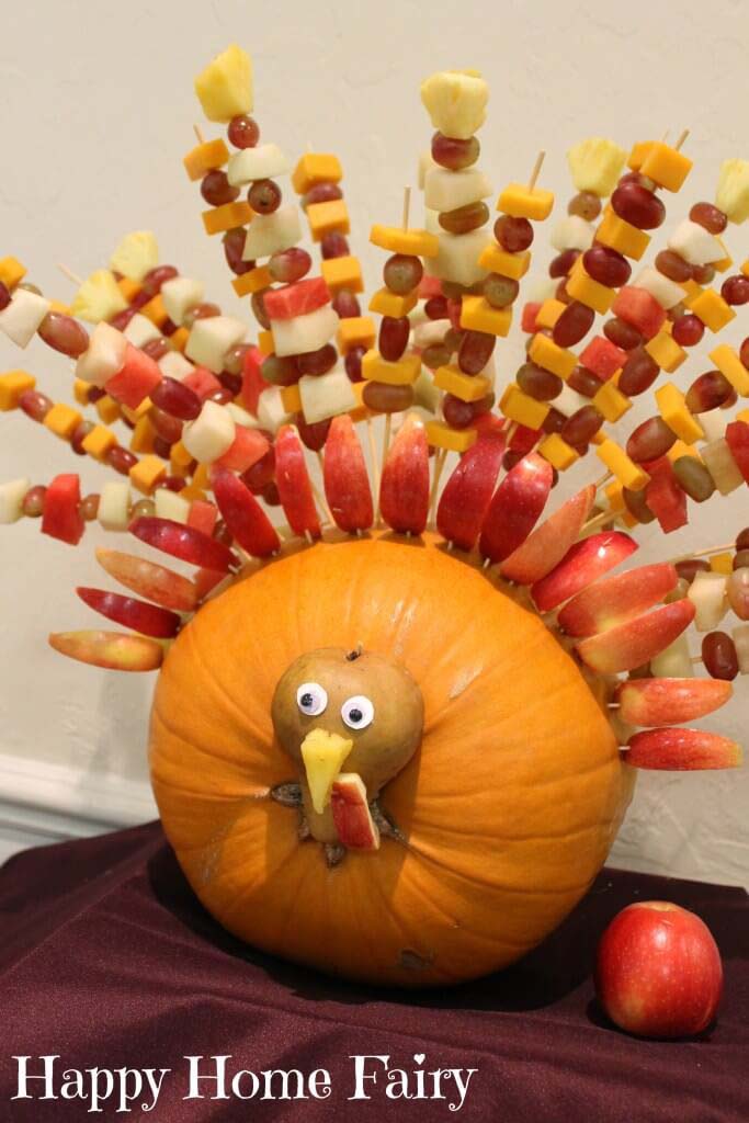 Creative Fruit Kabob Turkey Pumpkin #thanksgiving #centerpieces #decorhomeideas