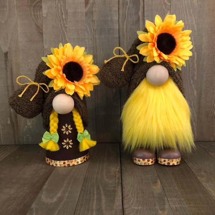 Cute and Unique Sunflower Gnome Couple #sunflower #decor #decorhomeideas