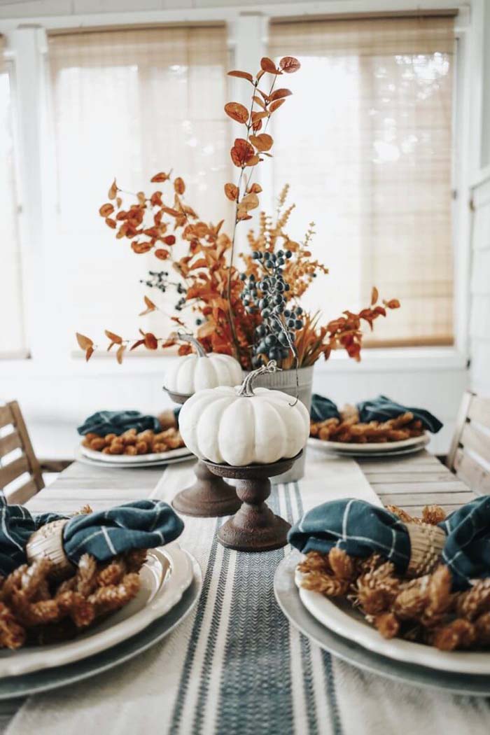 Dark Blue and Earth Toned Decor #thanksgiving #centerpieces #decorhomeideas