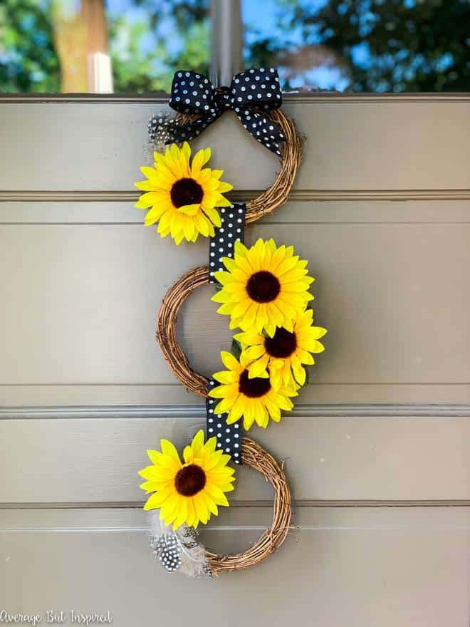 DIY Dollar Tree Sunflower Wreath #sunflower #decor #decorhomeideas