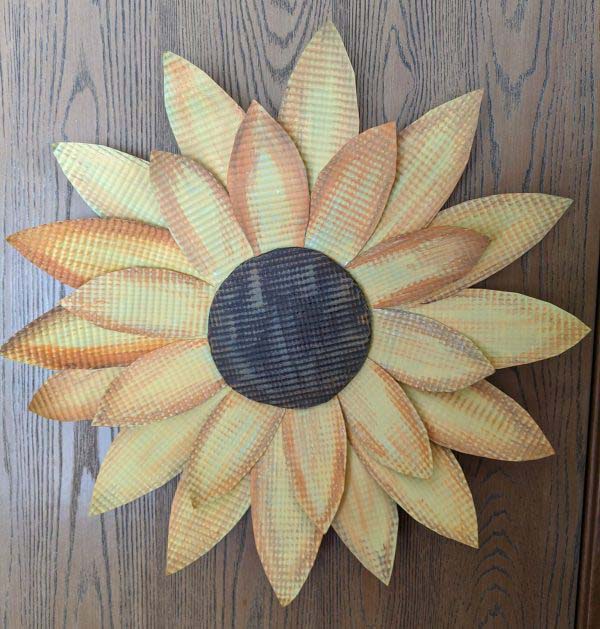 Dollar Tree Foil Tray Sunflower Farmhouse Wall Art #sunflower #decor #decorhomeideas