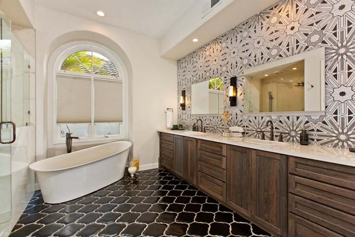Eclectic and Classy Bathroom #masterbathroom #design #decorhomeideas