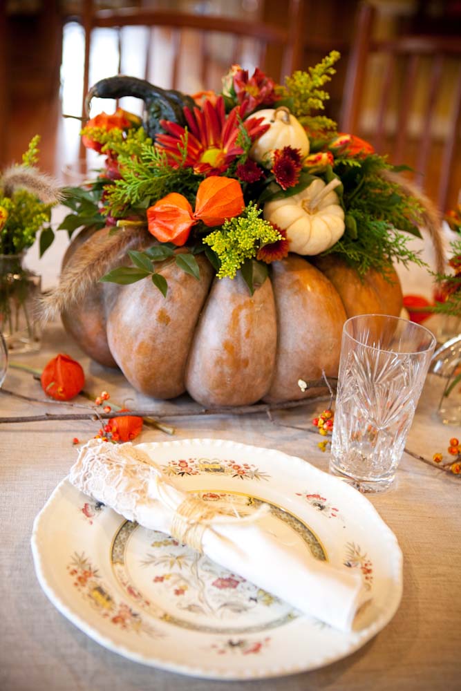 Fall Floral Arrangement in a Faux Gourd Container #thanksgiving #centerpieces #decorhomeideas