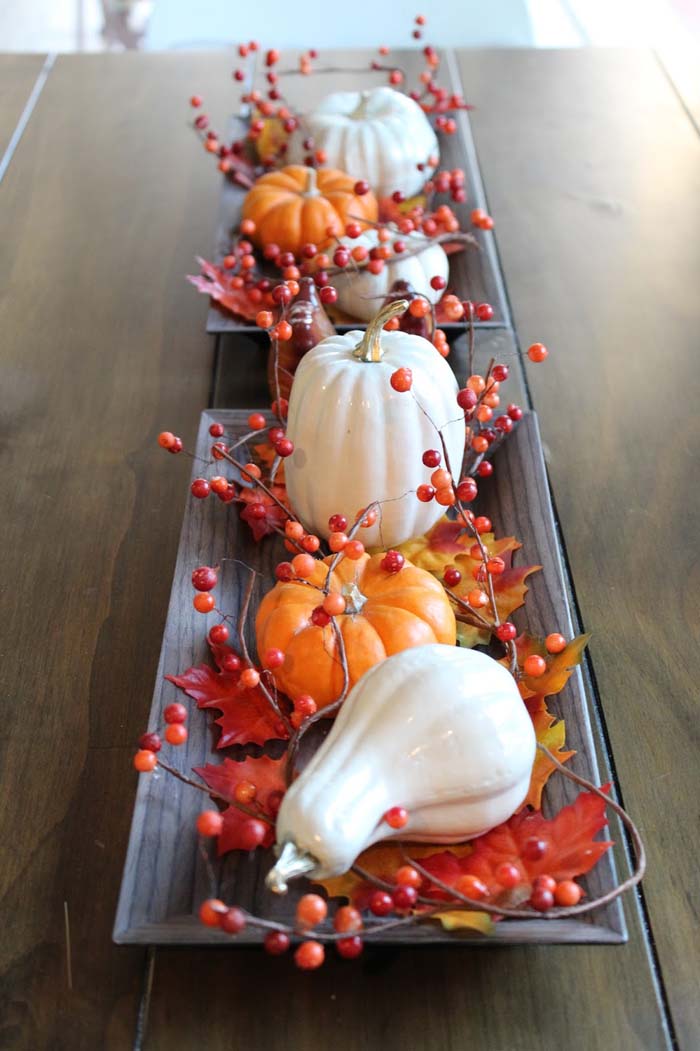 Harvest DIY Thanksgiving Centerpiece Design Featuring Gourds and Wild Berries #thanksgiving #centerpieces #decorhomeideas