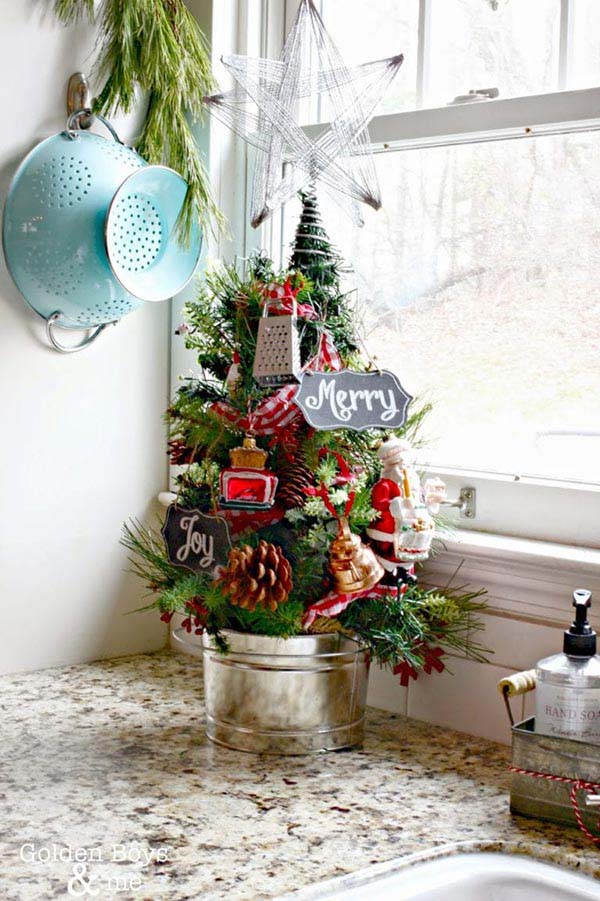 Kitchen Tree #diy #christmastree #decorhomeideas