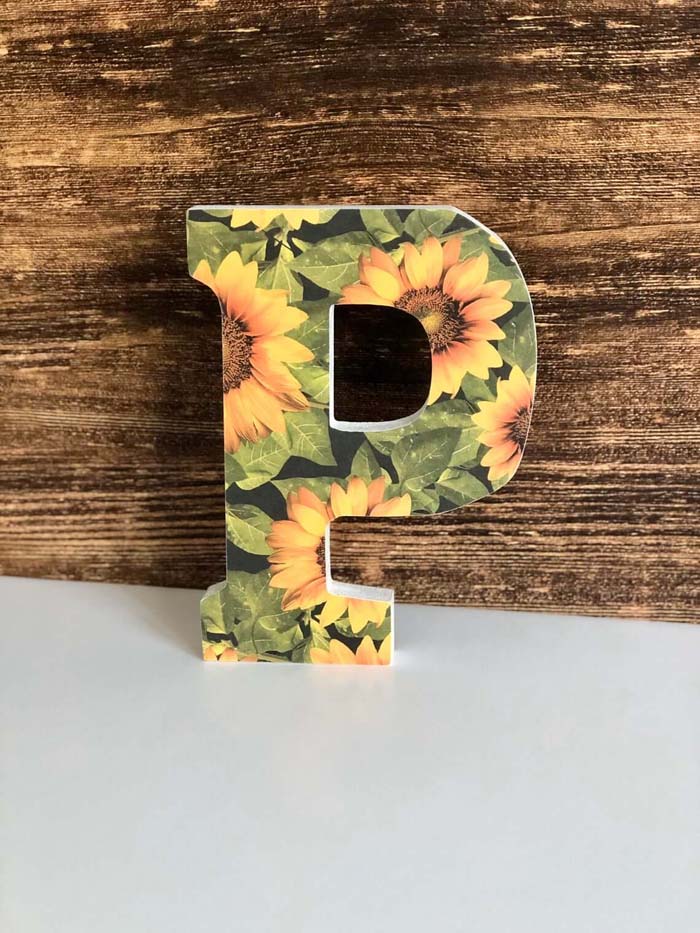 Natural Sunflower Standing Letter Decor #sunflower #decor #decorhomeideas