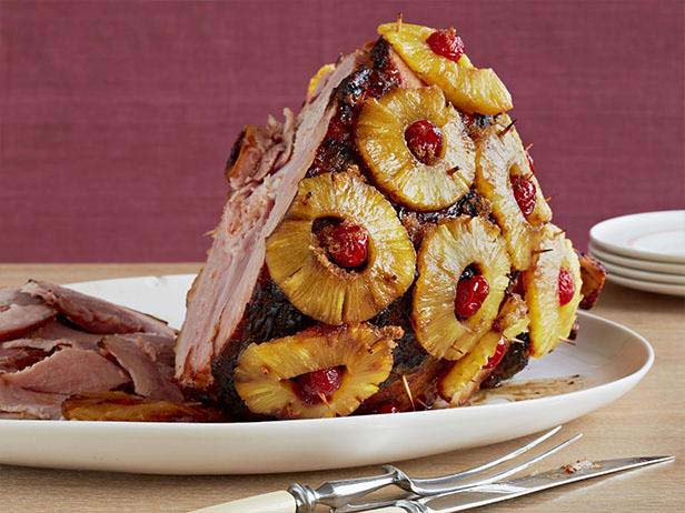 Old Fashioned Glazed Ham #christmas #dinner #decorhomeideas