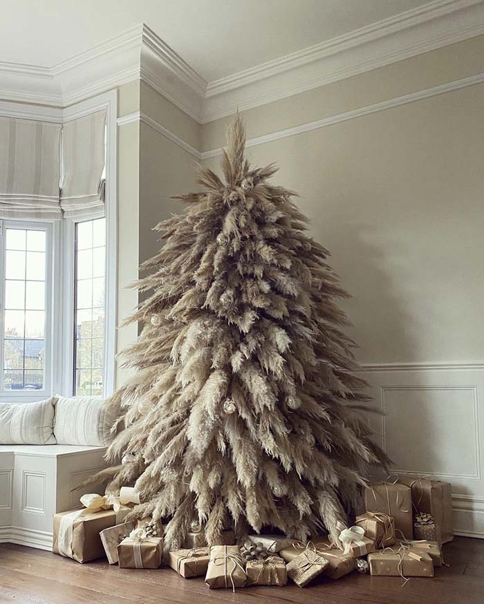 Pampas Grass Christmas Tree Beige Interior