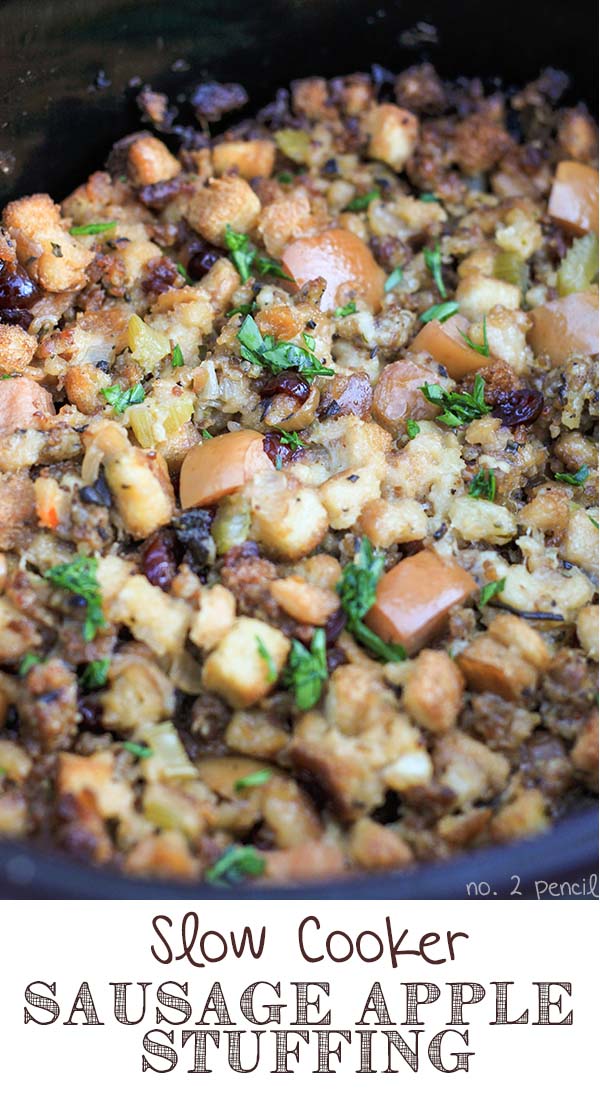 Slow Cooker Stuffing #christmas #dinner #decorhomeideas