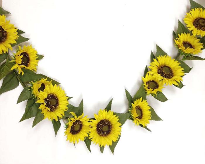 Summer Wedding Sunflower Garland Backdrop #sunflower #decor #decorhomeideas