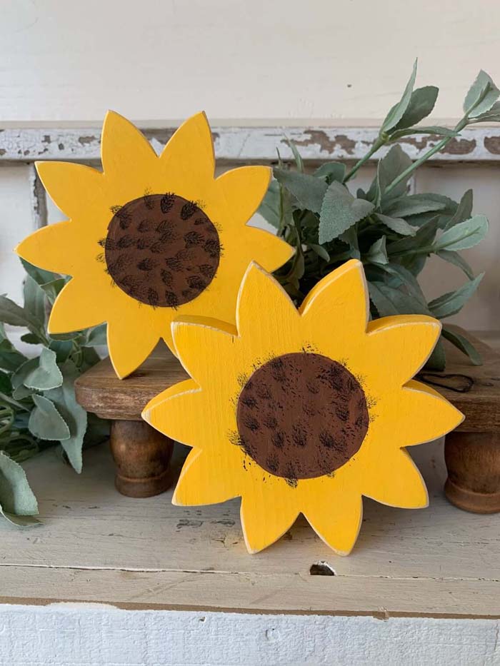 The Perfect Pair of Mini Wooden Sunflowers #sunflower #decor #decorhomeideas