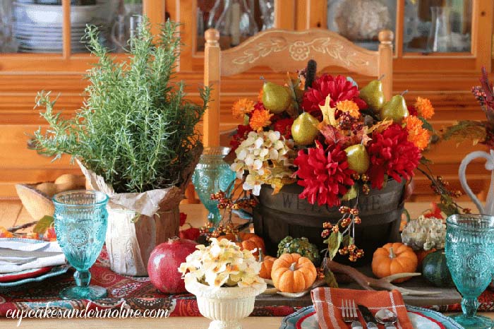 Vibrant Multicolored Thanksgiving Tablescape Decor #thanksgiving #centerpieces #decorhomeideas