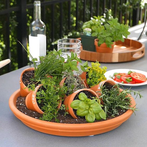 A Messing Herb Garden #zengarden #minigarden #decorhomeideas