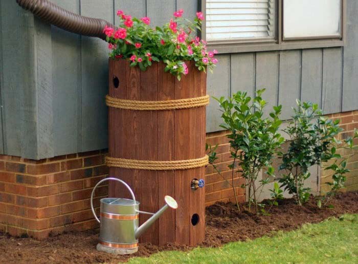 A Rain Water Barrel Has Decorative Feature #downspout #landscaping #rocks #decorhomeideas