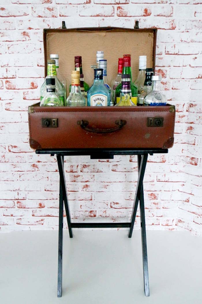 A Truly Portable Suitcase Bar #homedecor #hacks #decorhomeideas