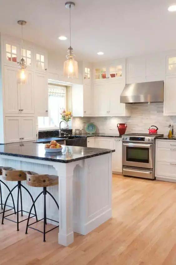 All White Kitchen With Stainless Steel Accents #ushaped #kitchen #decorhomeideas