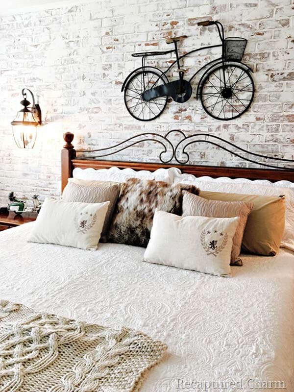 Bicycle and Brick Wall Farmhouse Bedroom #farmhousebedroom #decorhomeideas