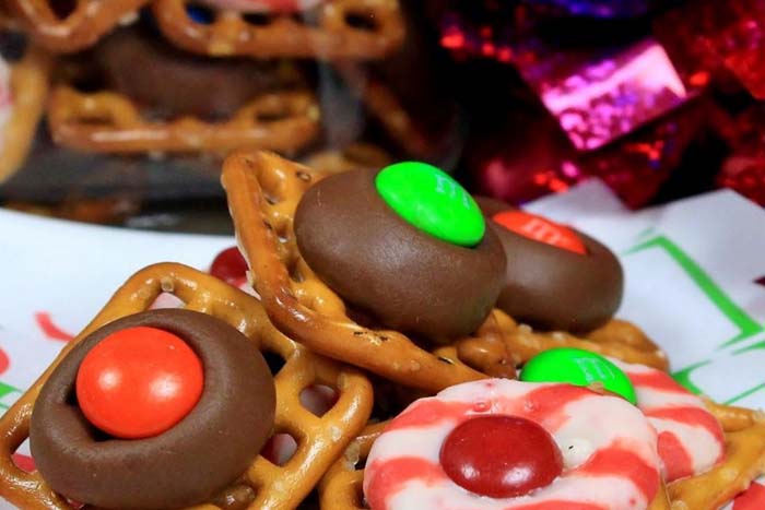 Chocolate Pretzels #christmas #treat #decorhomeideas