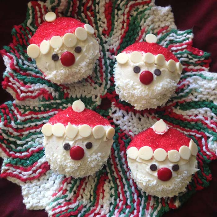 Christmas Santa Cupcakes #christmas #treat #decorhomeideas
