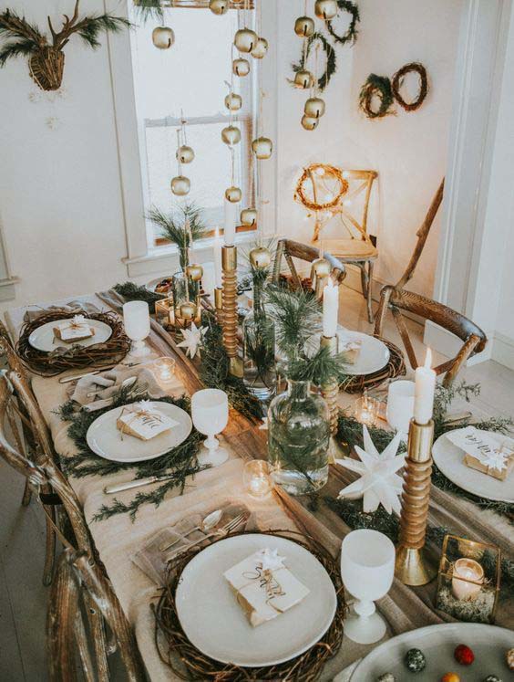 Christmas Table With Evergreens In Bottles And Vases #Christmas #rustic #tablesetting #decorhomeideas