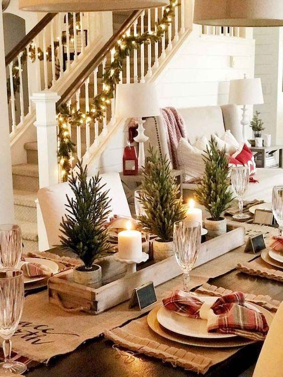 Christmas Tablescape With A Burlap Runner And Napkins #Christmas #rustic #tablesetting #decorhomeideas