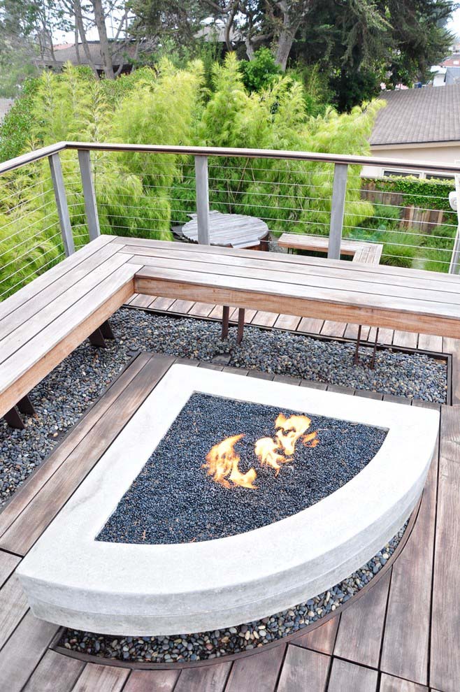 Corner Fire Pit #decking #firepit #decorhomeideas