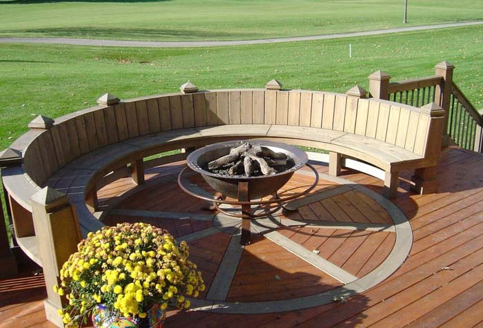 Curved Deck with Raised Fire Pit #decking #firepit #decorhomeideas