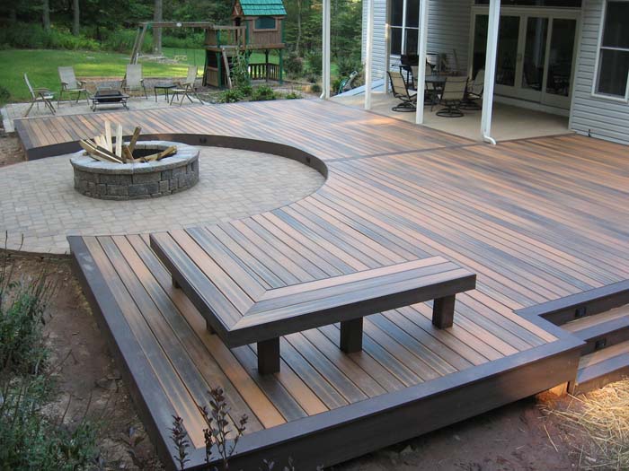 Curved Minimalist Deck with Fire Pit #decking #firepit #decorhomeideas